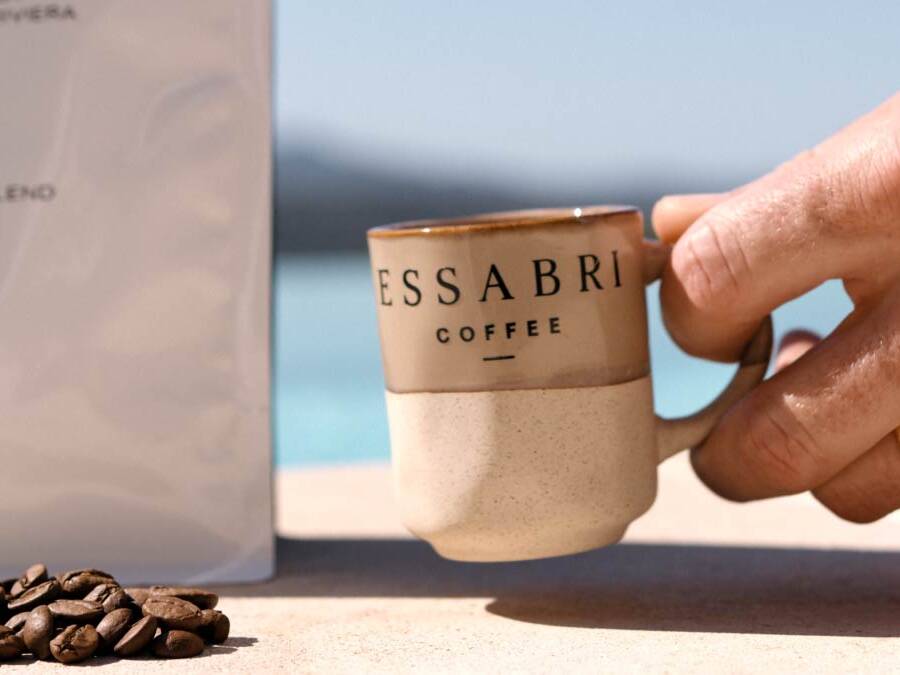 Signature Blend Essabri Coffee film produit lifestyle