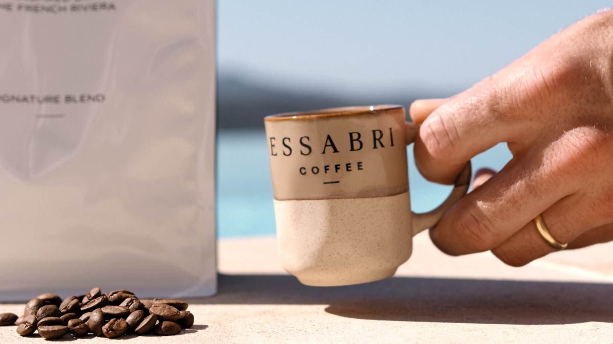 Signature Blend Essabri Coffee film produit lifestyle